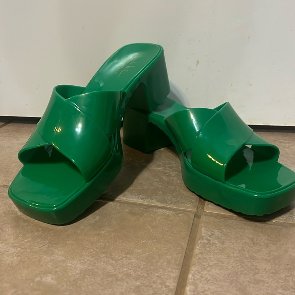 Nicole miller jelly sandals with heel
